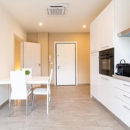 Train Station - Self Check-in アパート ボローニャ